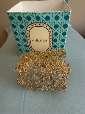 Stella & Dot Gold Floral Filigree Statement Cuff
